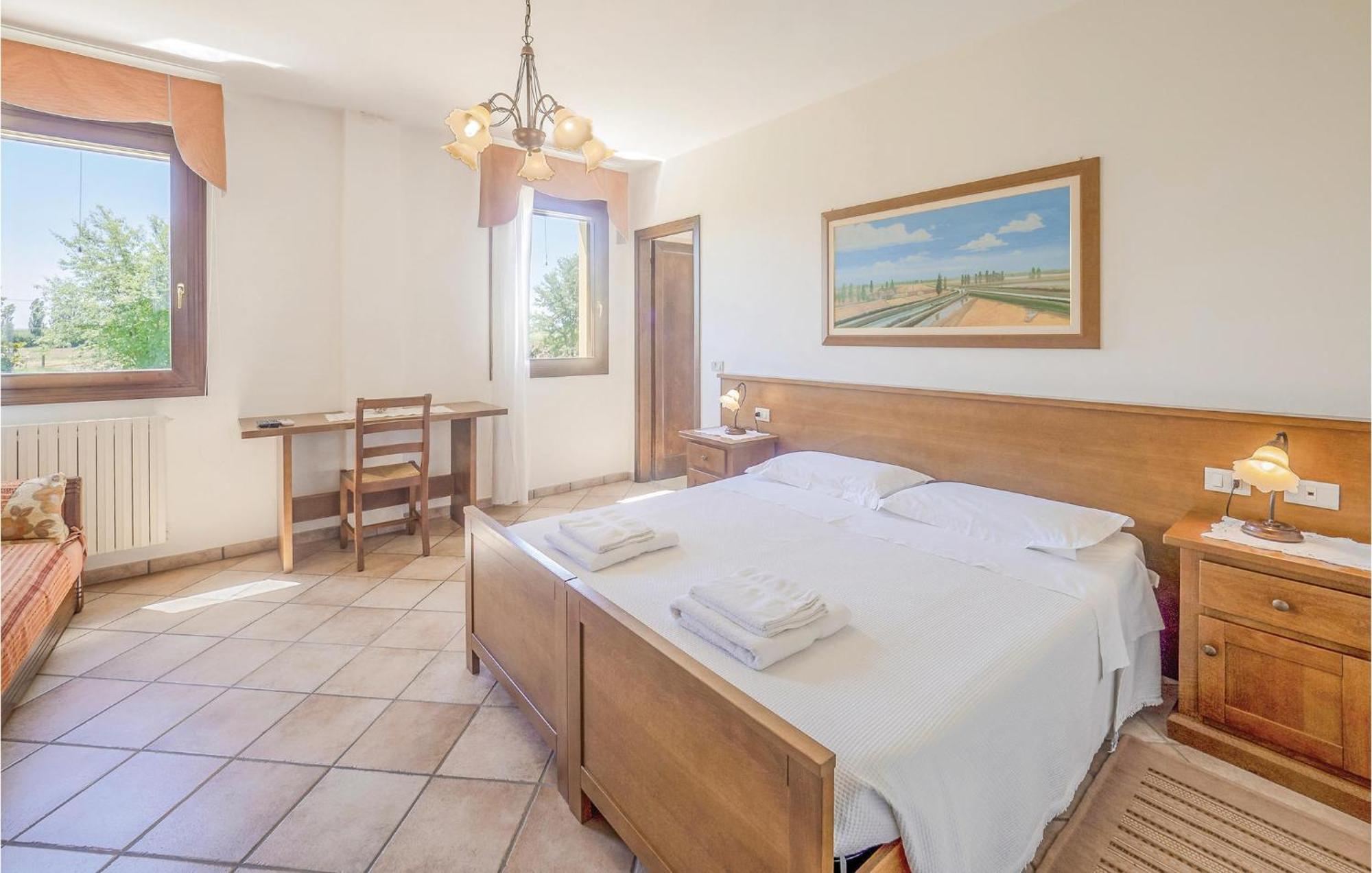 Awesome Home In Ariano Nel Polesine With Kitchen San Basilio Bagian luar foto