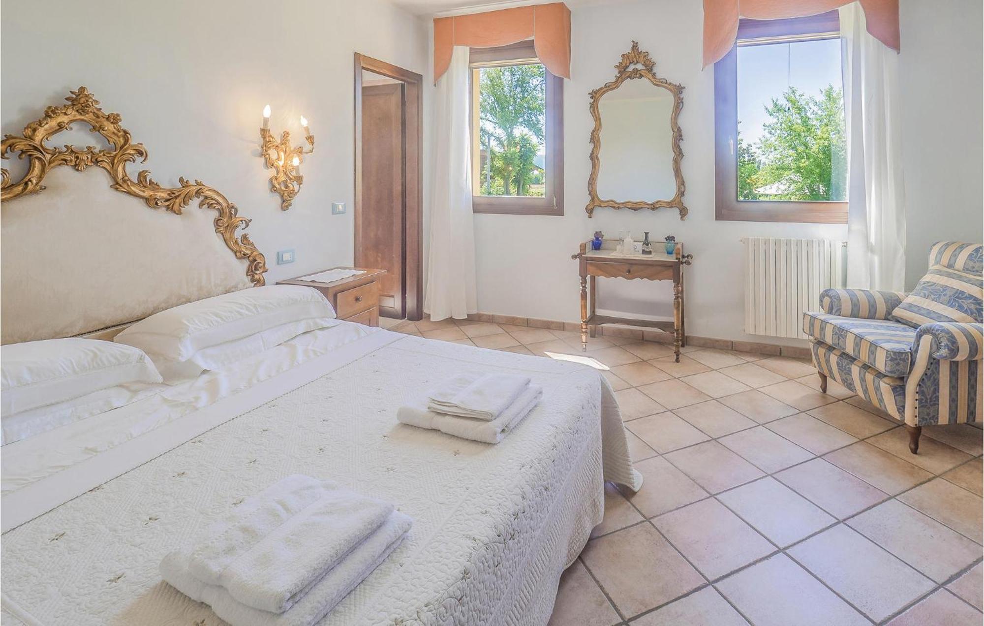Awesome Home In Ariano Nel Polesine With Kitchen San Basilio Bagian luar foto