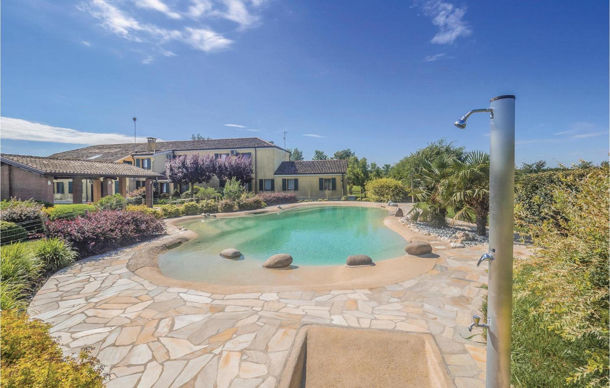 Awesome Home In Ariano Nel Polesine With Kitchen San Basilio Bagian luar foto